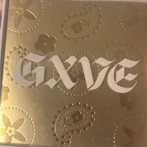 GXVE Gold Embossed Duo Blush compact